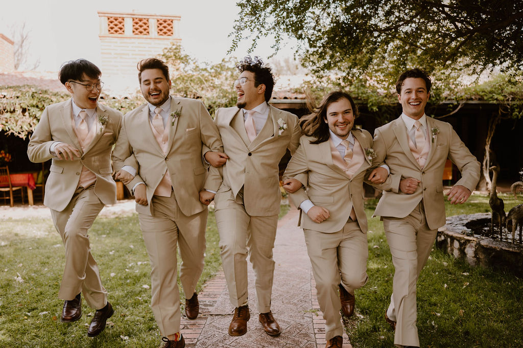 Arizona based wedding photographer captures groom and groomsmen